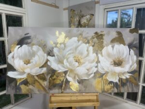 3 peonias con intervencion artística